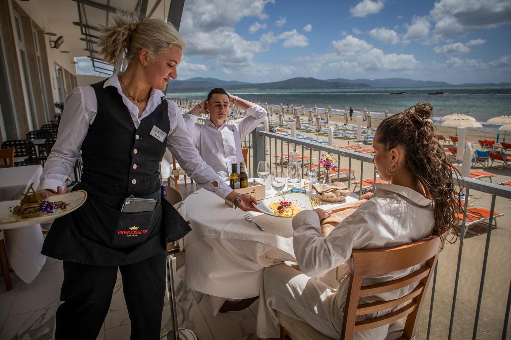 Hotel Parrini Follonica Bagian luar foto