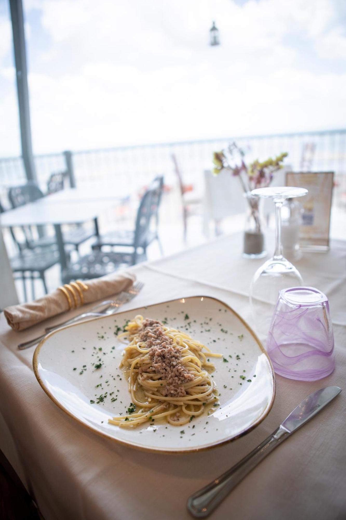 Hotel Parrini Follonica Bagian luar foto