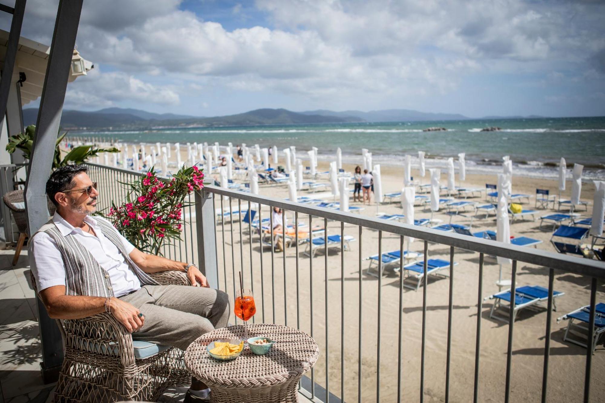 Hotel Parrini Follonica Bagian luar foto