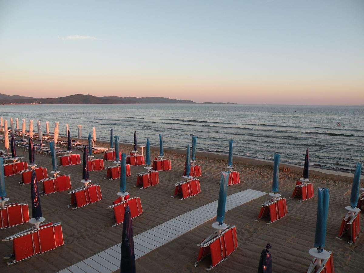 Hotel Parrini Follonica Bagian luar foto