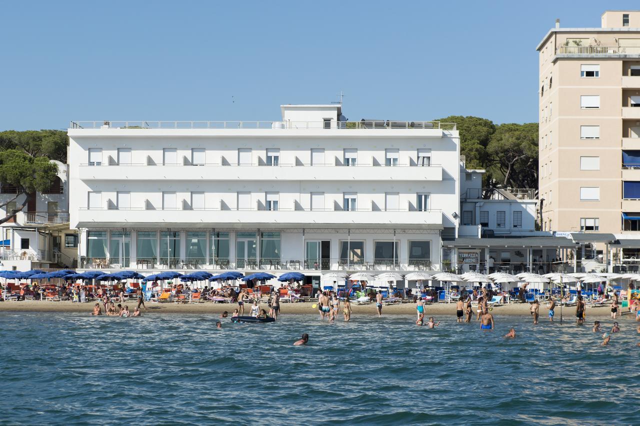 Hotel Parrini Follonica Bagian luar foto