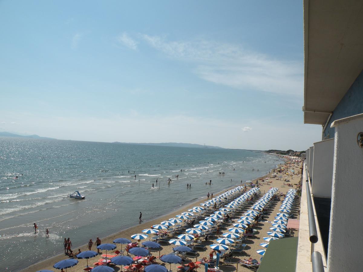 Hotel Parrini Follonica Bagian luar foto