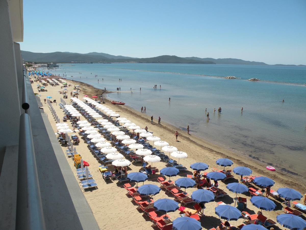 Hotel Parrini Follonica Bagian luar foto