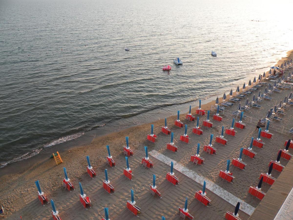 Hotel Parrini Follonica Bagian luar foto