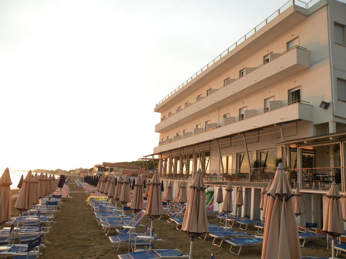 Hotel Parrini Follonica Bagian luar foto